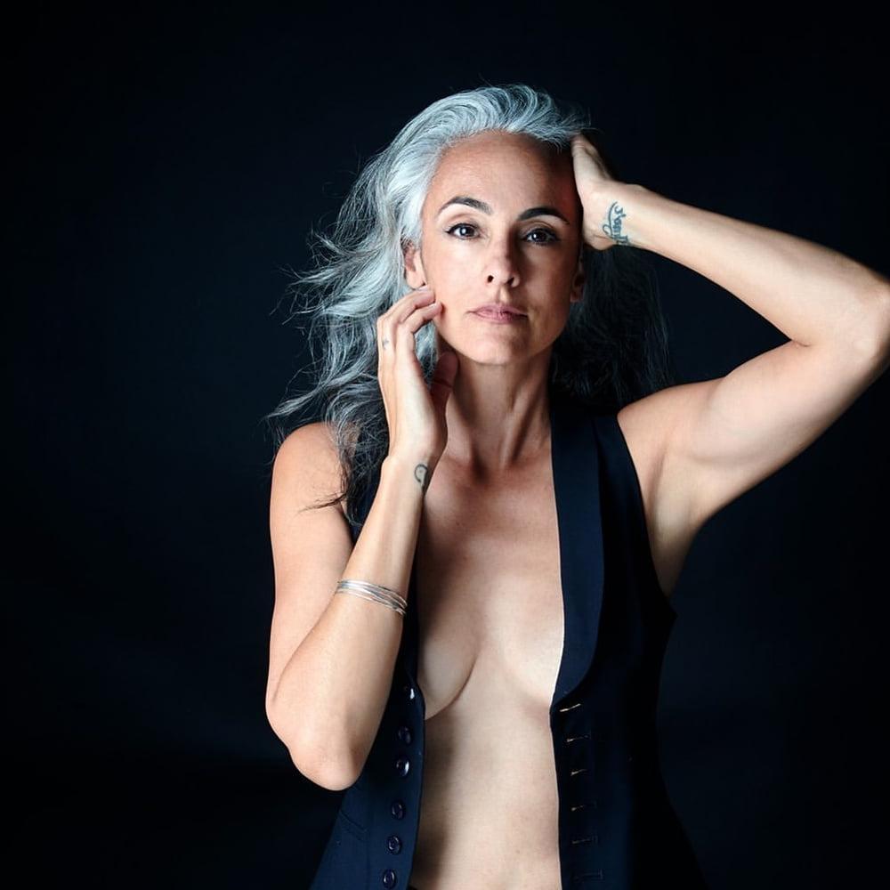 25P Amazing Milf 10