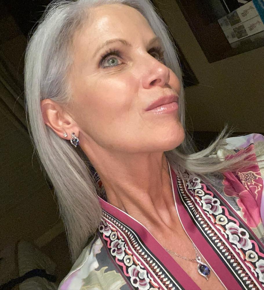25P Amazing Milf 9