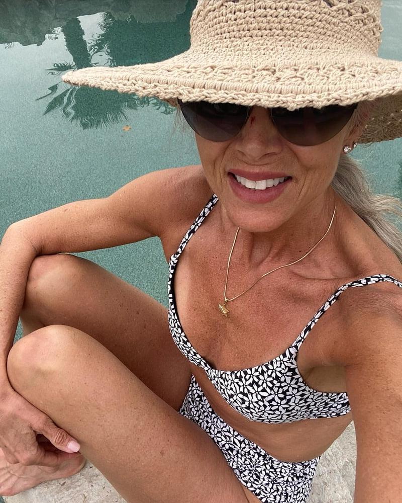 25P Amazing Milf 9