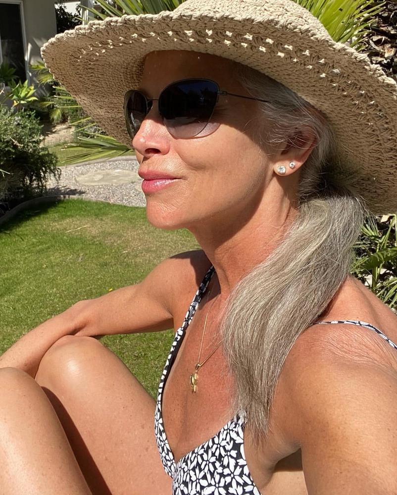 25P Amazing Milf 9