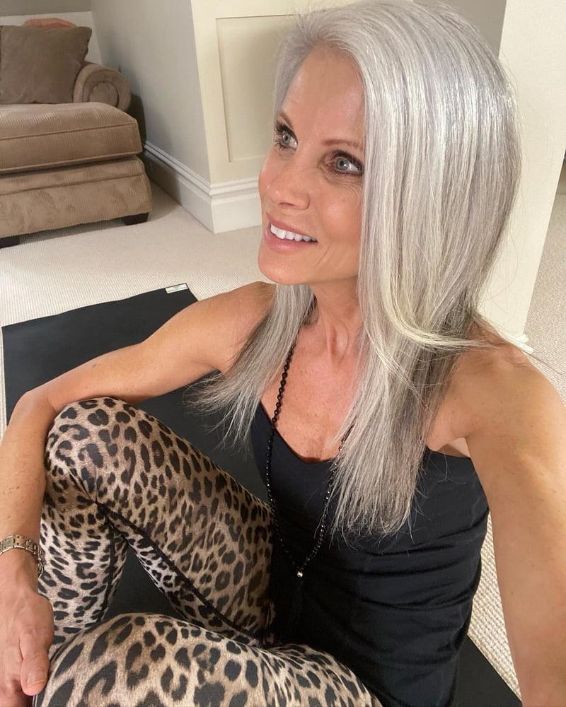 25P Amazing Milf 9