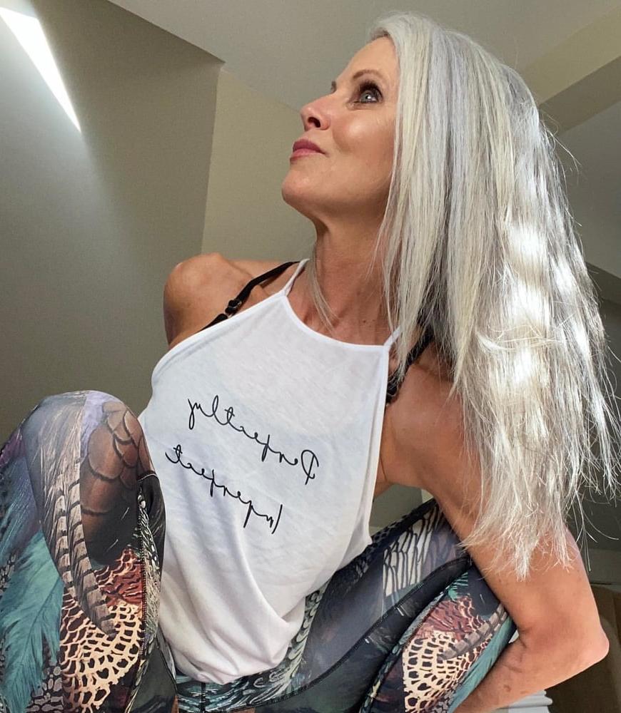 25P Amazing Milf 9