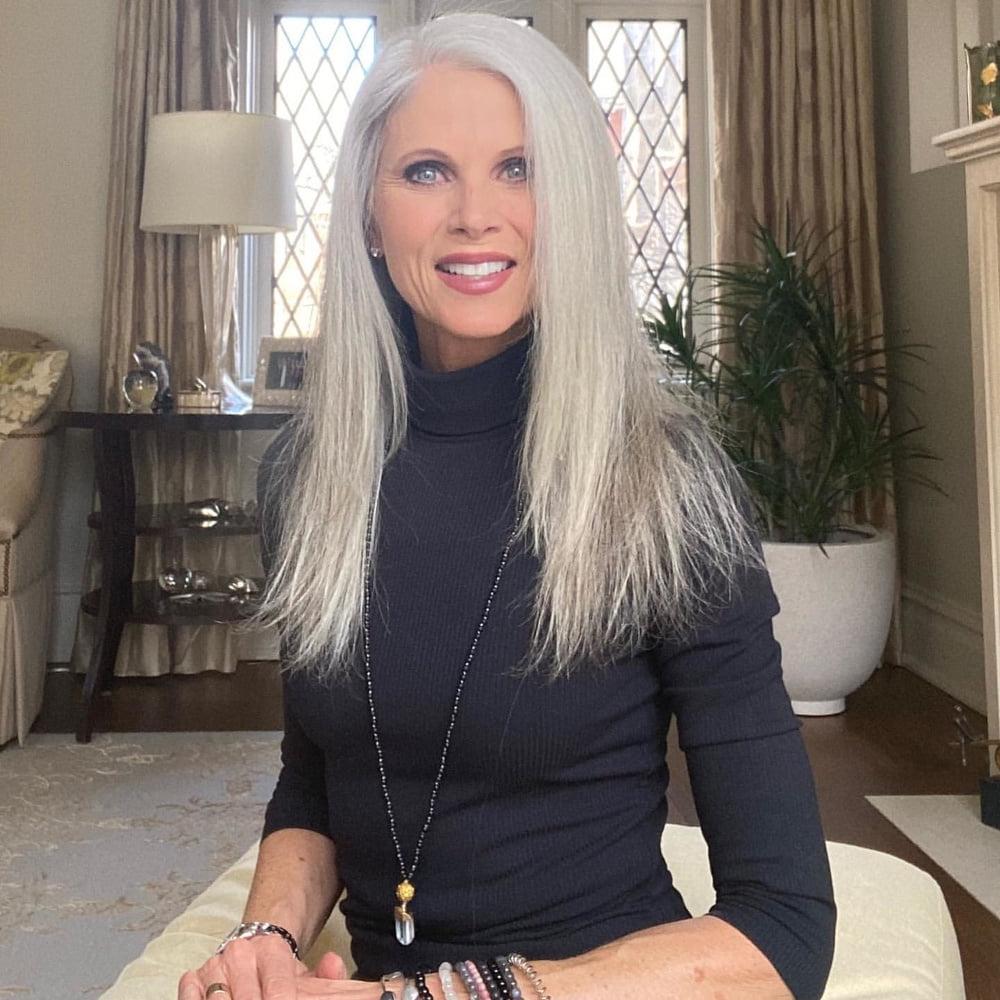 25P Amazing Milf 9