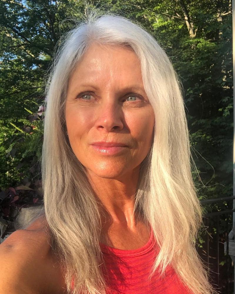 25P Amazing Milf 9
