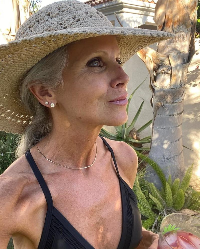 25P Amazing Milf 9