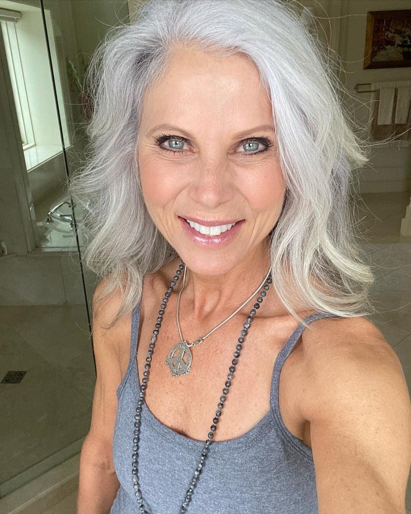 25P Amazing Milf 9