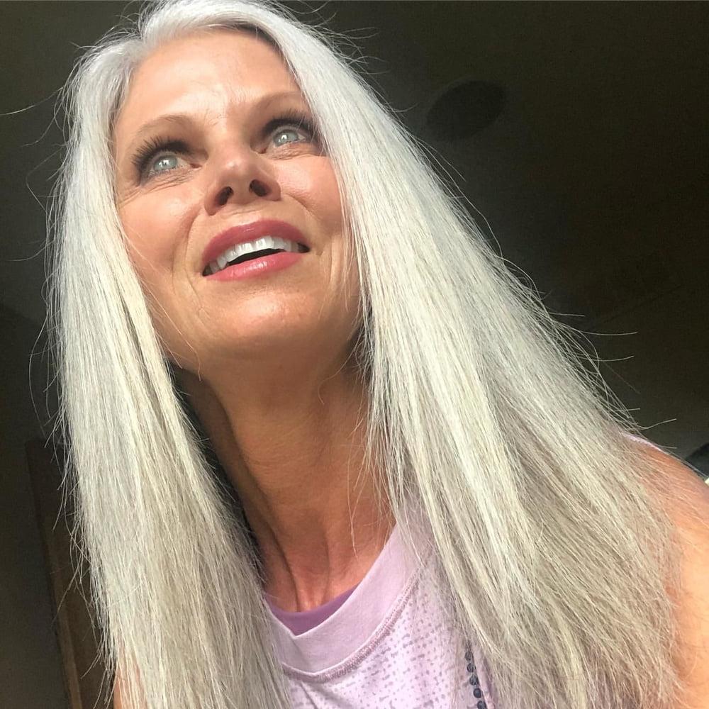 25P Amazing Milf 9