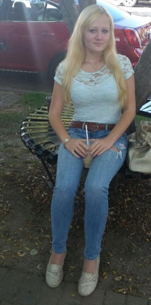 11P Exposed Slut Melanie