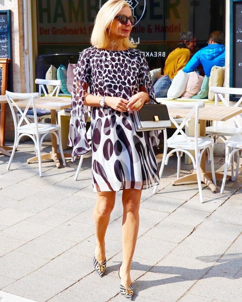 25P Amazing Milf 2