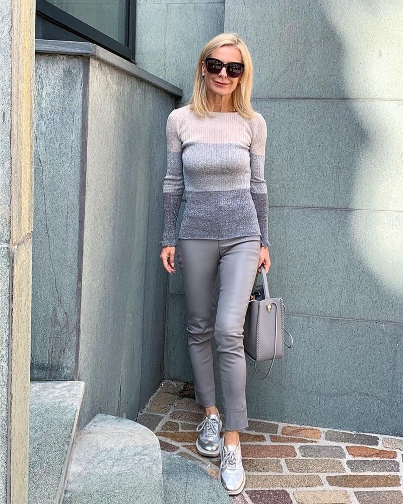 25P Amazing Milf 2