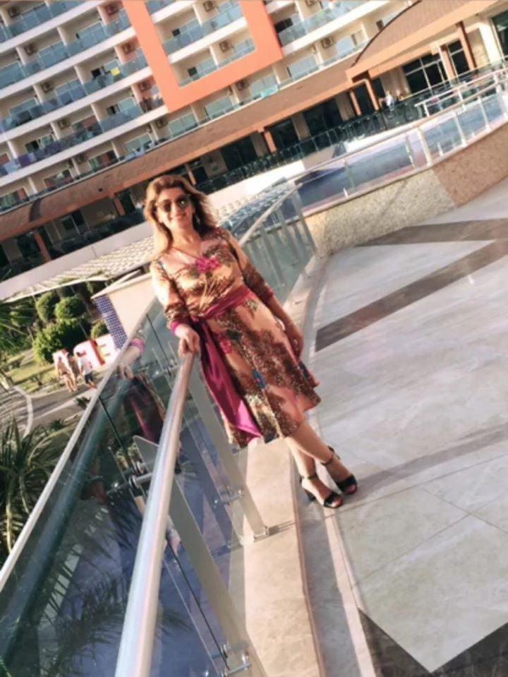20P Turkish Sexy Mom MILF Gamze