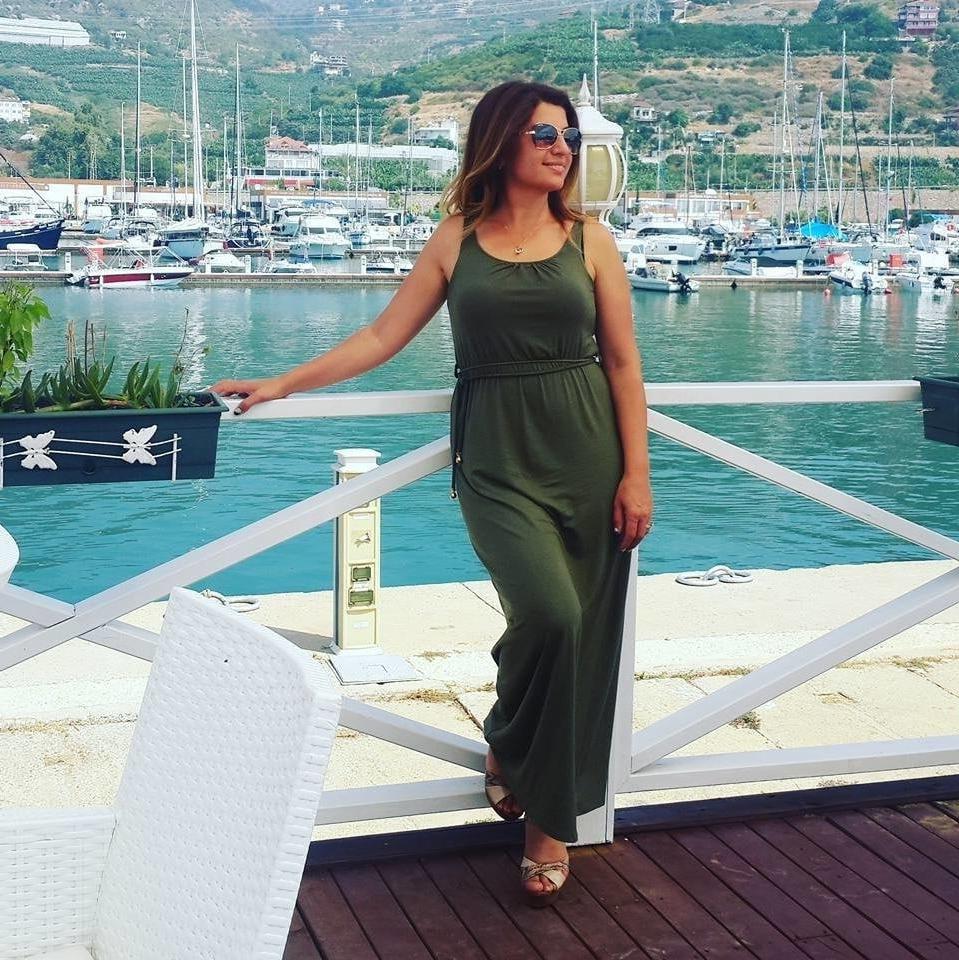 20P Turkish Sexy Mom MILF Gamze