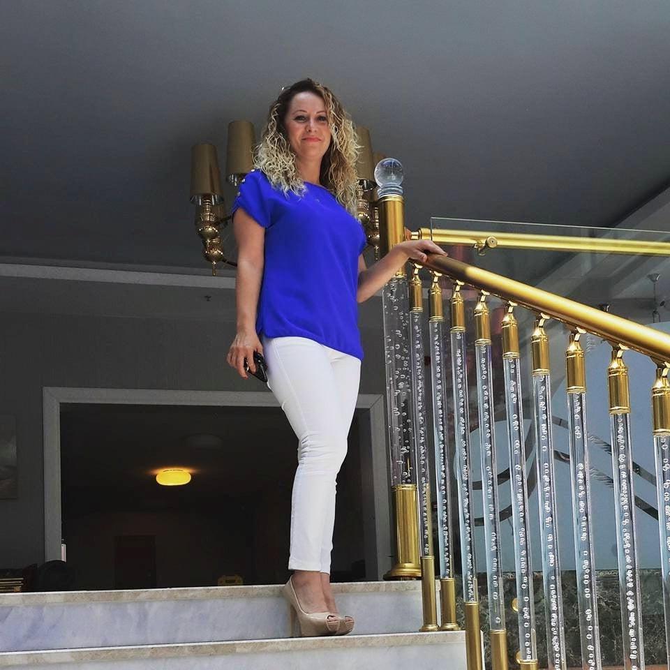 20P Turkish Sexy Mom MILF Gamze