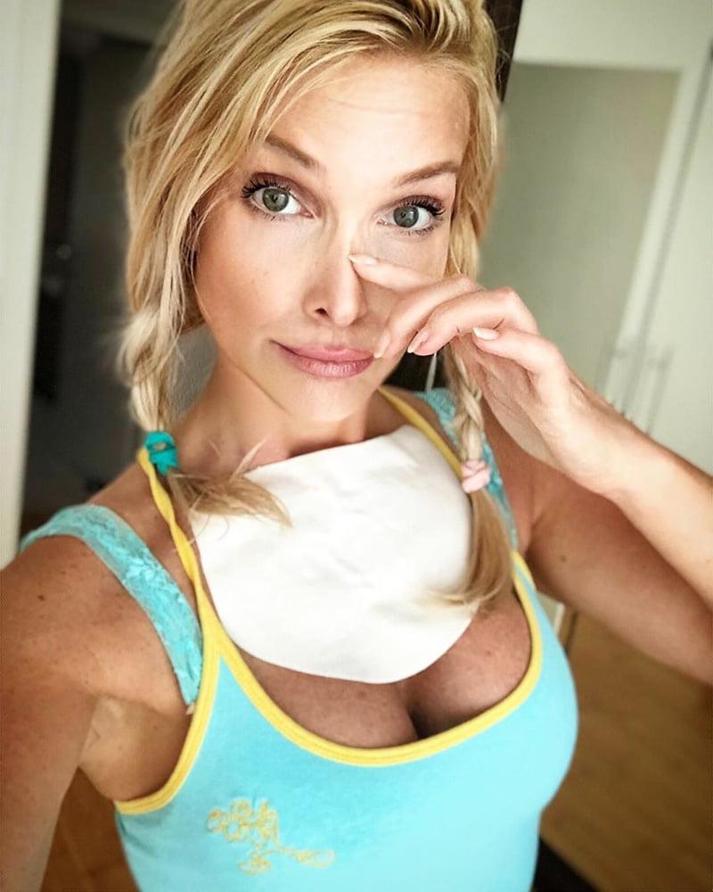 25P Amazing Milf 5