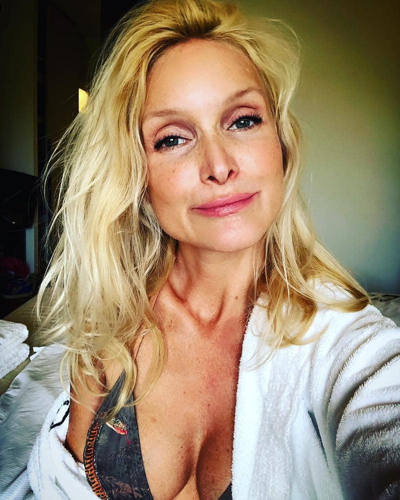 25P Amazing Milf 5
