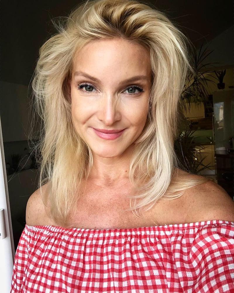 25P Amazing Milf 5