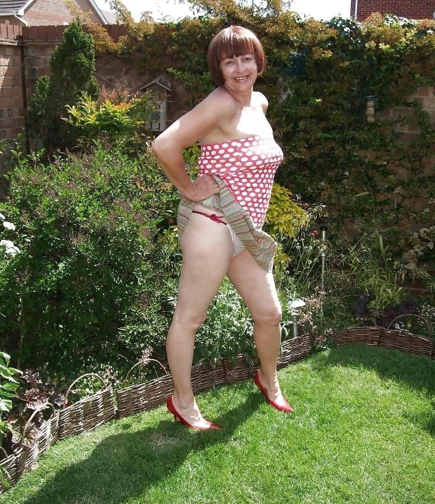 25P Nice uk milf