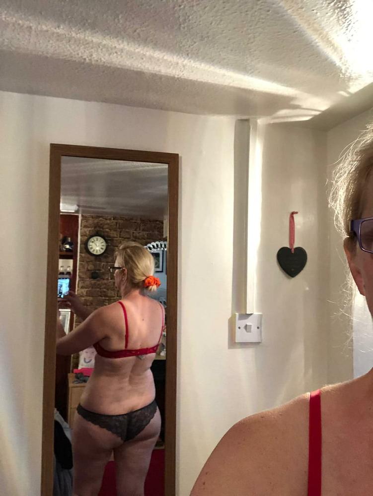 9P Milf wife naked