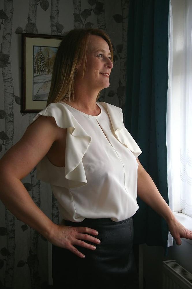 25P April, sexy UK MILF Slut