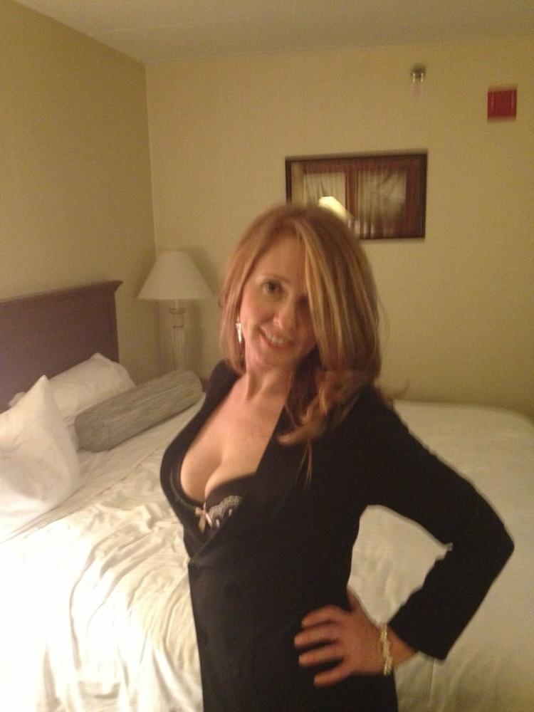 25P Kirsten Slut MILF Exposed