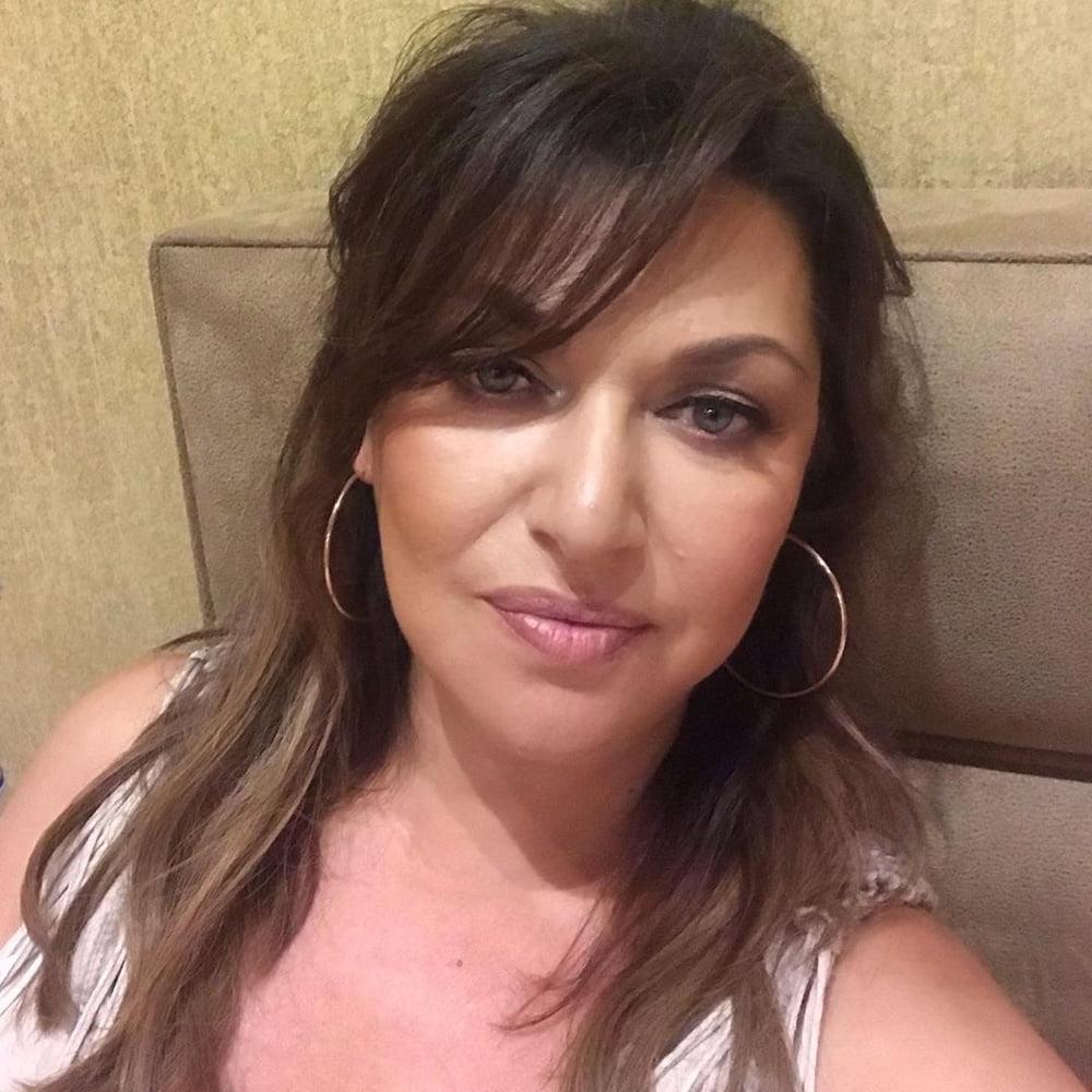 25P Greek milf