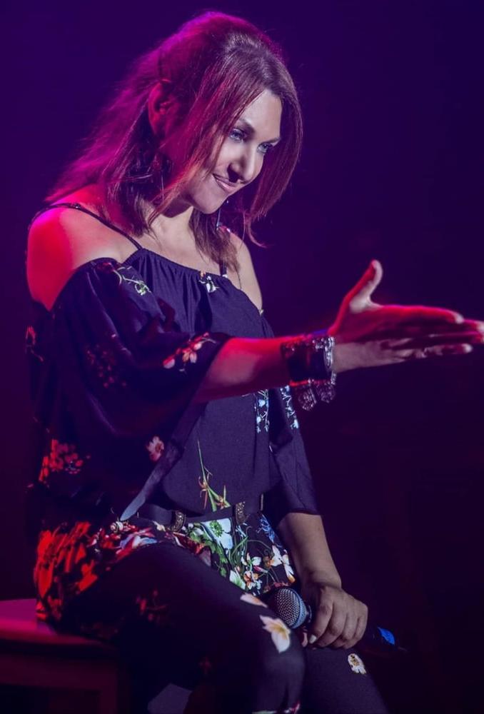 25P Greek milf