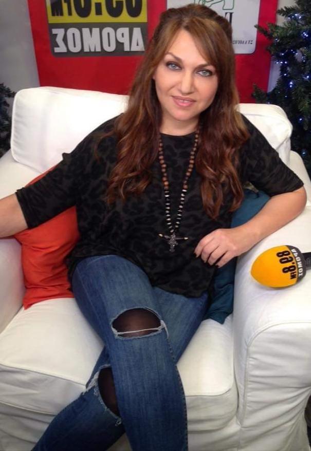 25P Greek milf