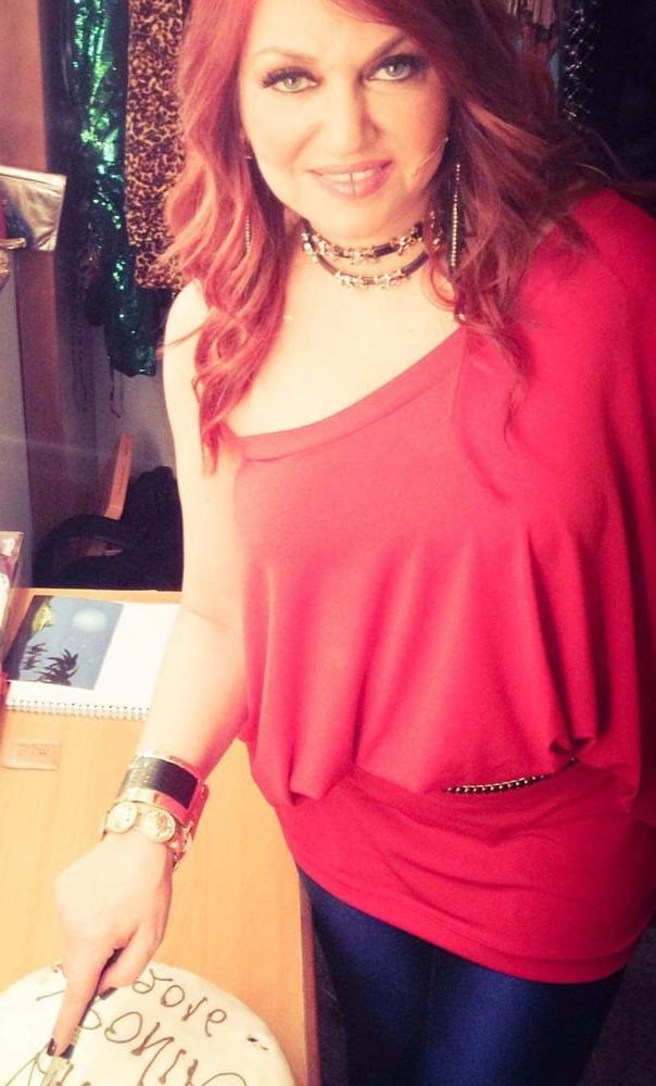 25P Greek milf