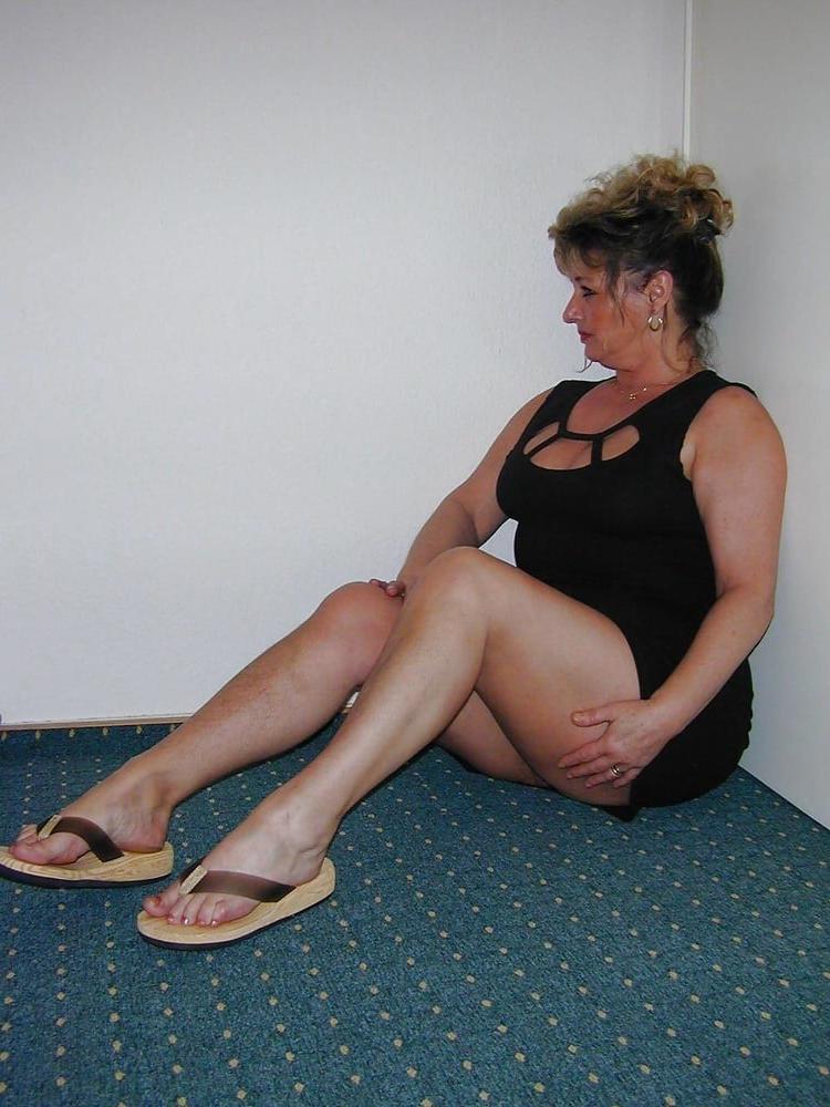 25P HOT AMATEUR MATURE WIFE