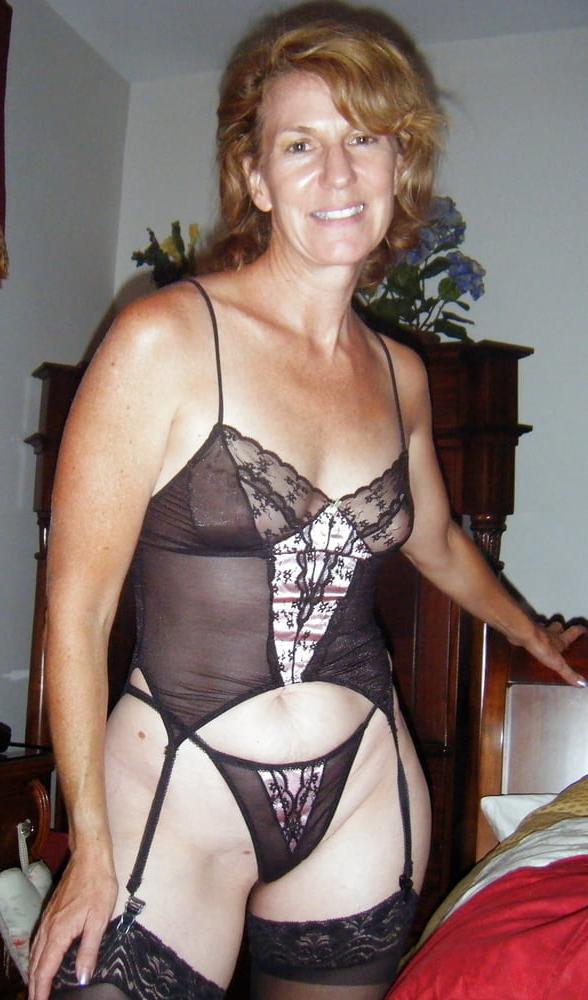 25P dressed for more........ (milfs and matures)