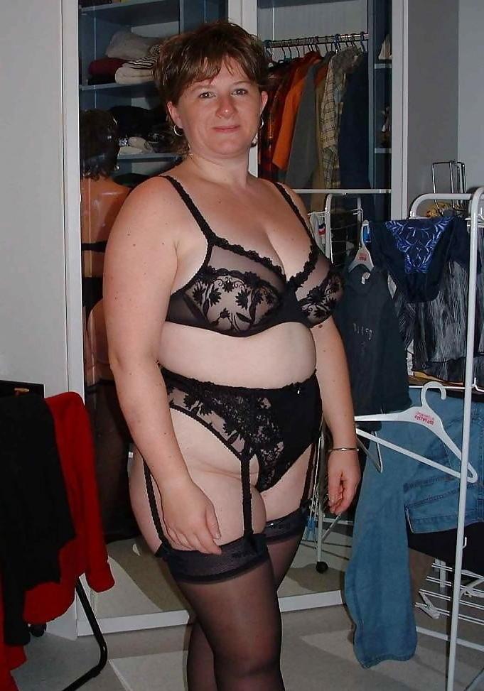 25P dressed for more........ (milfs and matures)