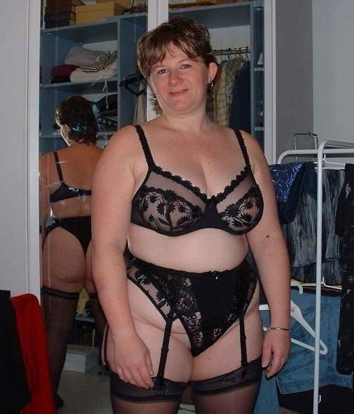 25P dressed for more........ (milfs and matures)