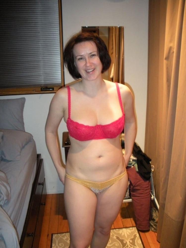 25P dressed for more........ (milfs and matures)