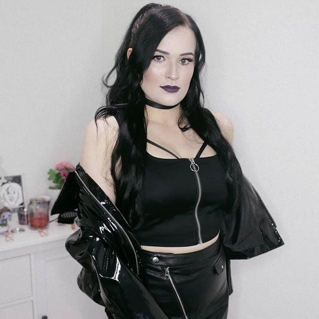 25P Slut Youtuber: K