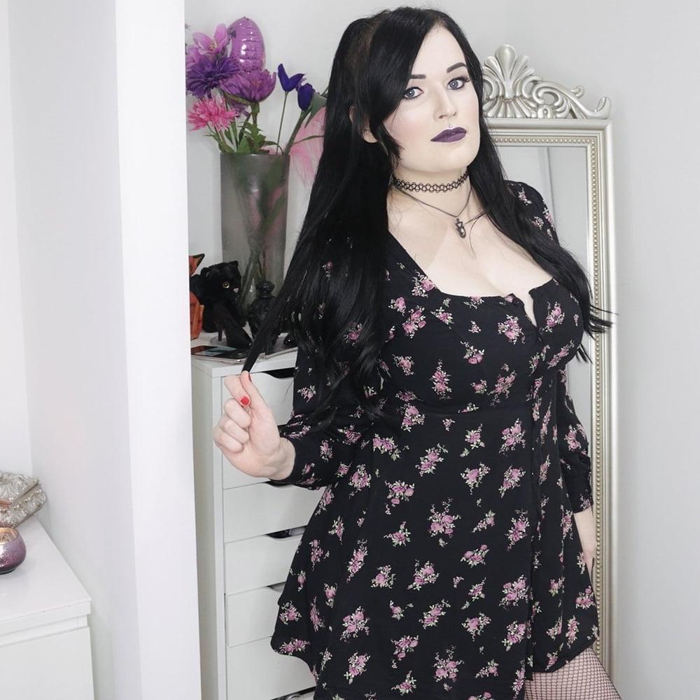 25P Slut Youtuber: K