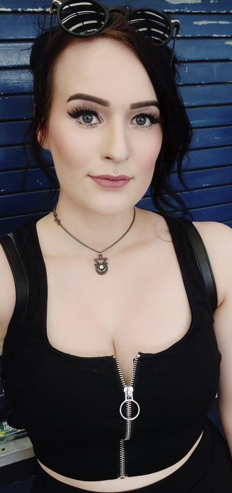 25P Slut Youtuber: K