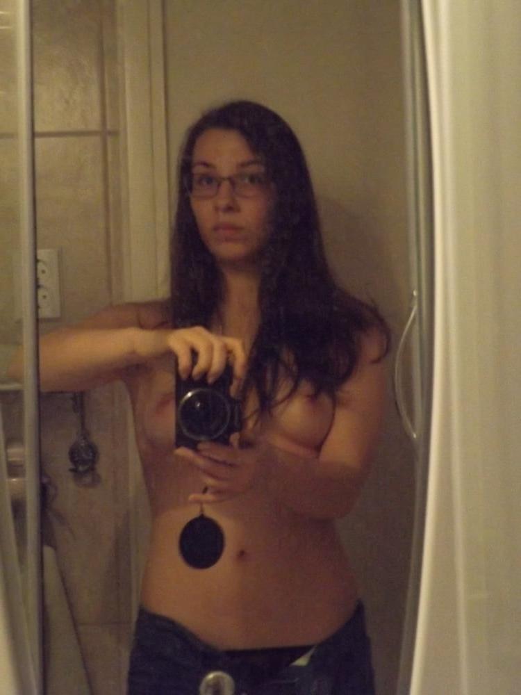 21P Nora the slut is showing herself