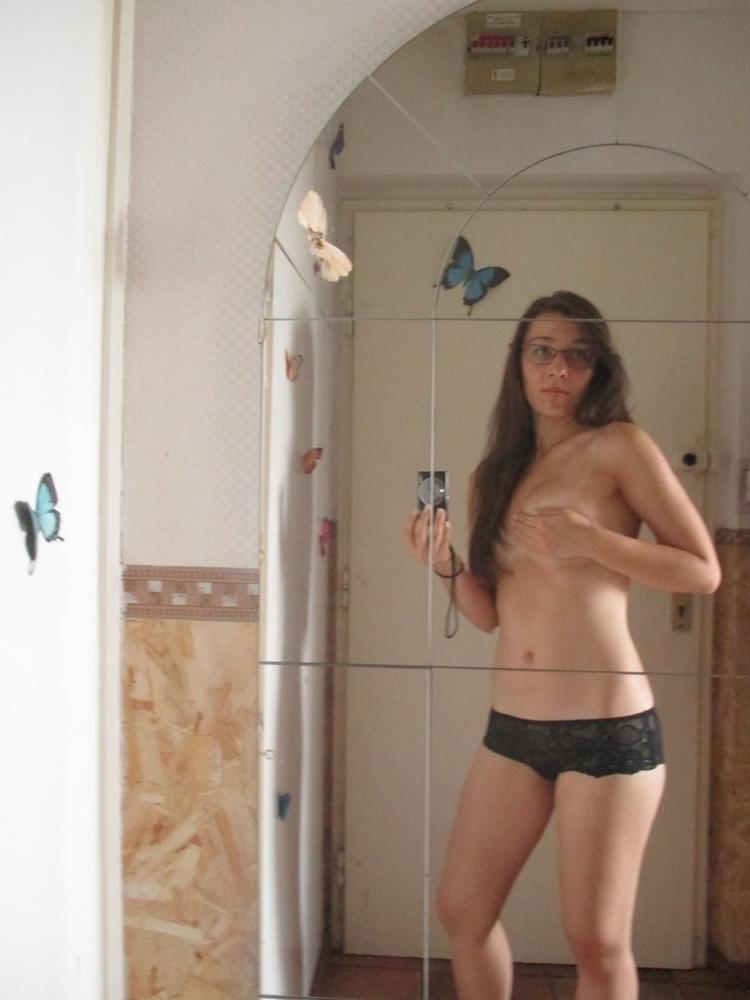 21P Nora the slut is showing herself