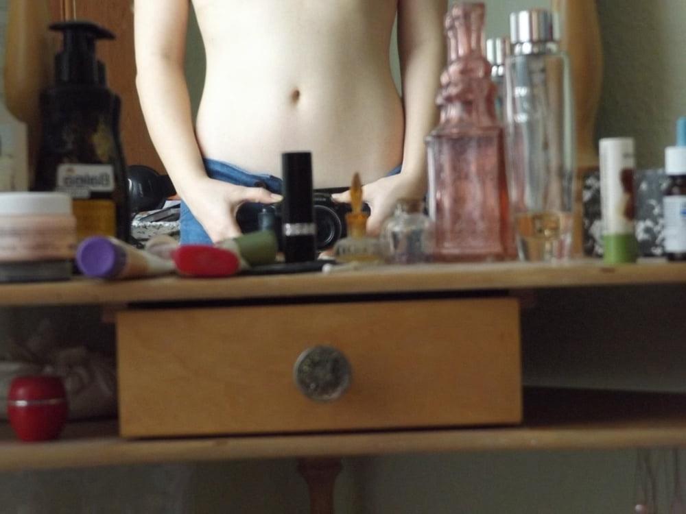 21P Nora the slut is showing herself