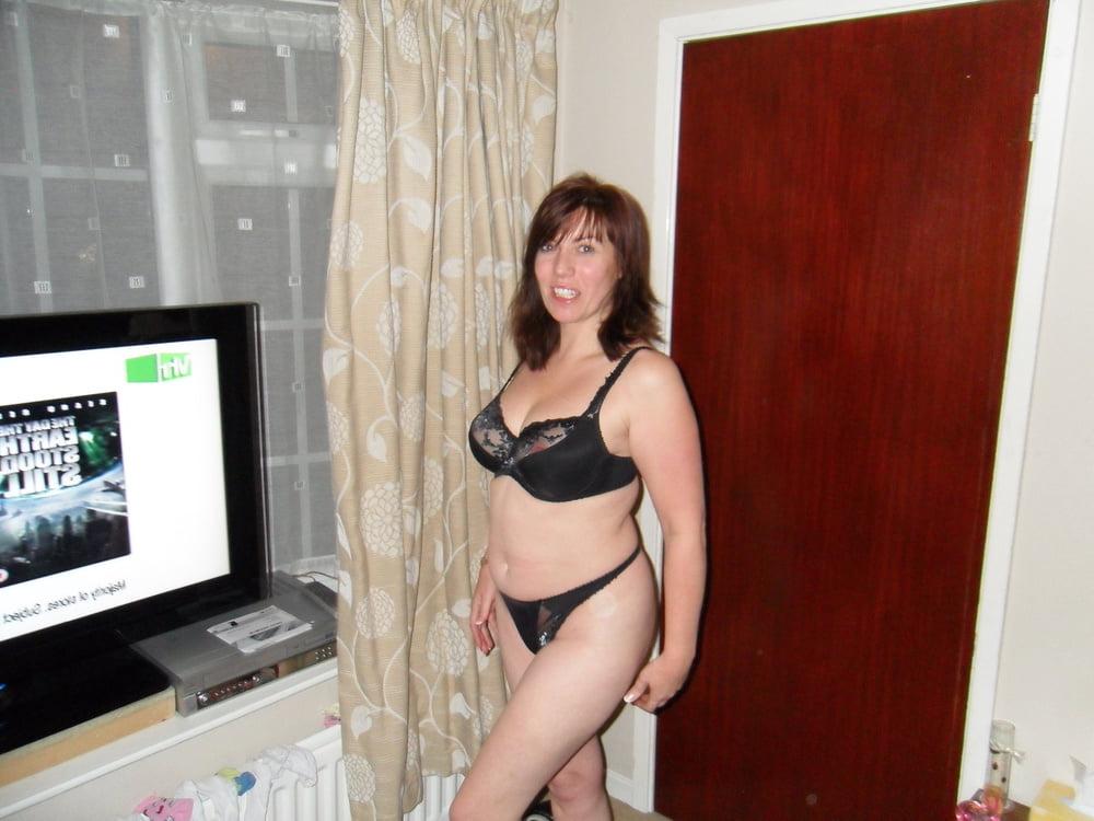 25P mature english milf stripping at home