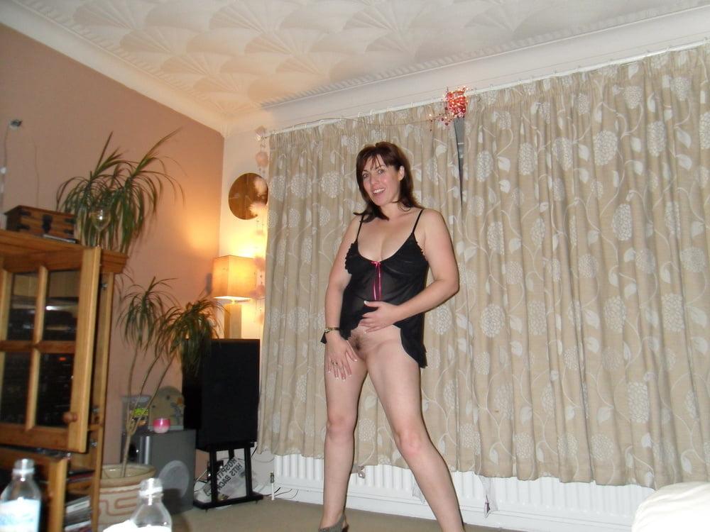 25P mature english milf stripping at home