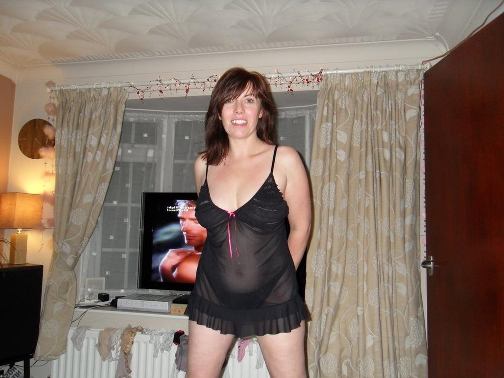 25P mature english milf stripping at home