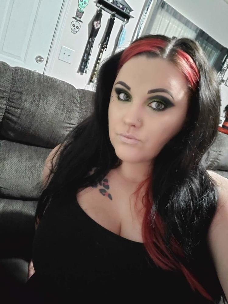 17P White Trash Slut