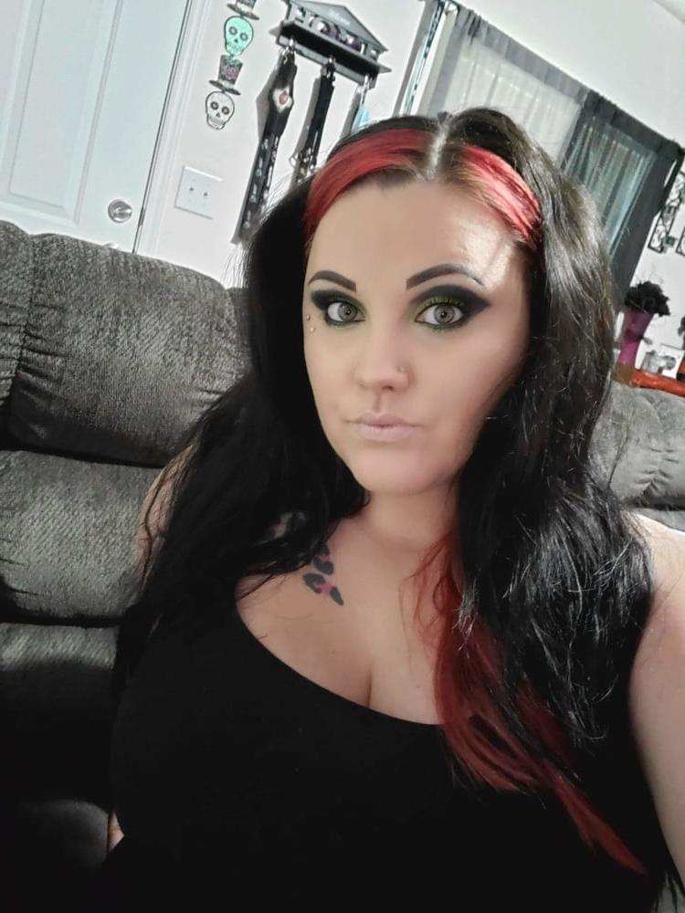 17P White Trash Slut