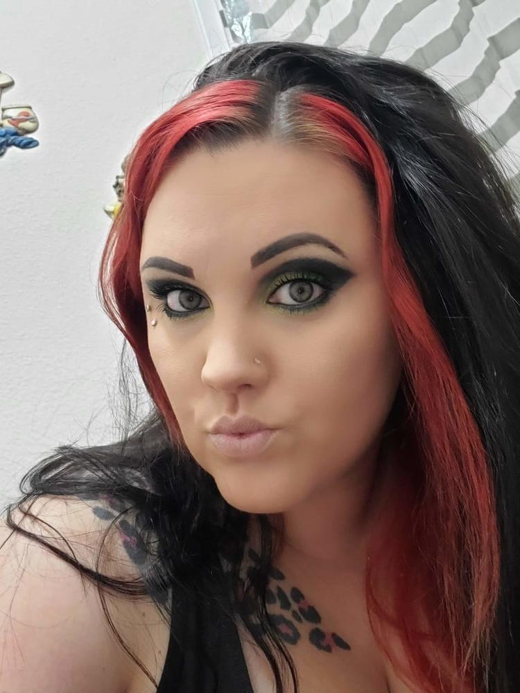 17P White Trash Slut