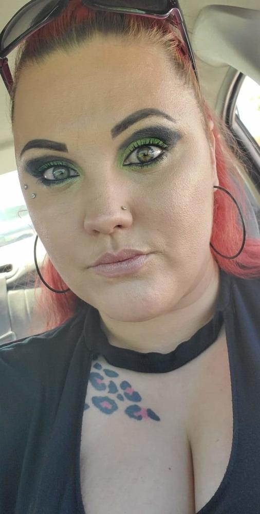 17P White Trash Slut