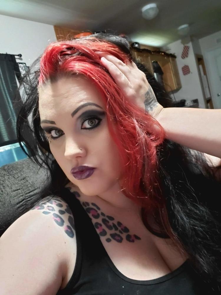 17P White Trash Slut