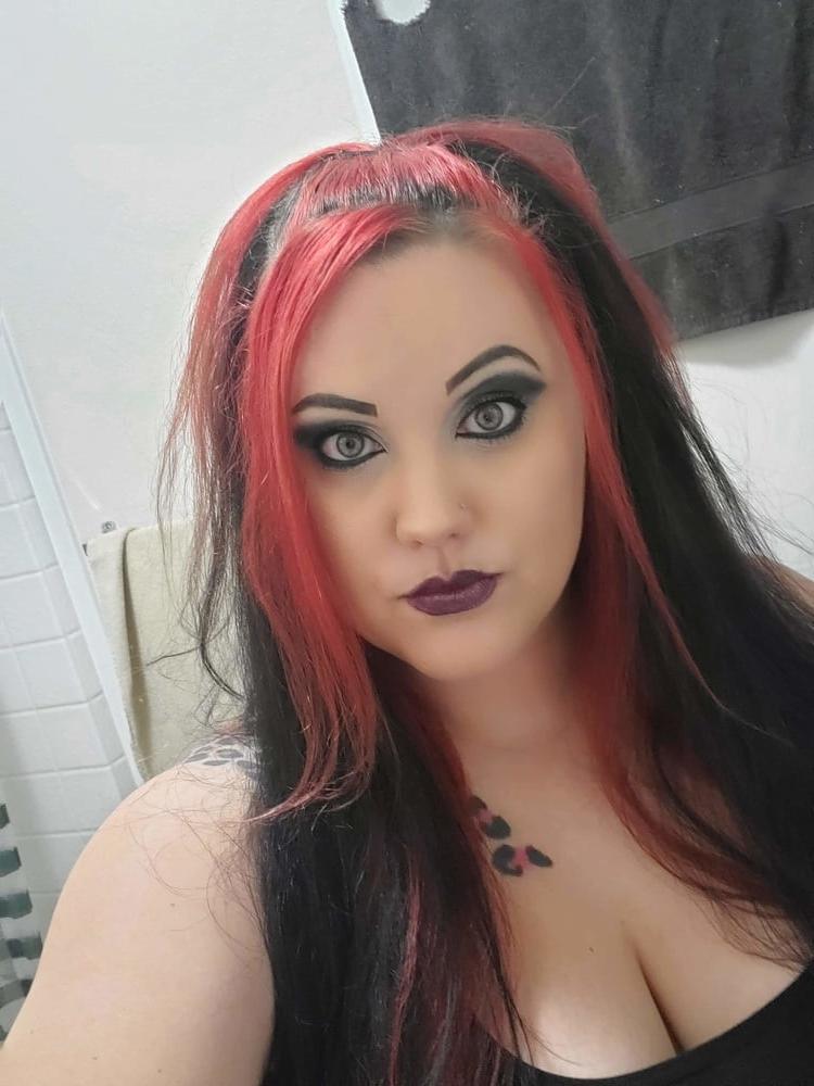 17P White Trash Slut