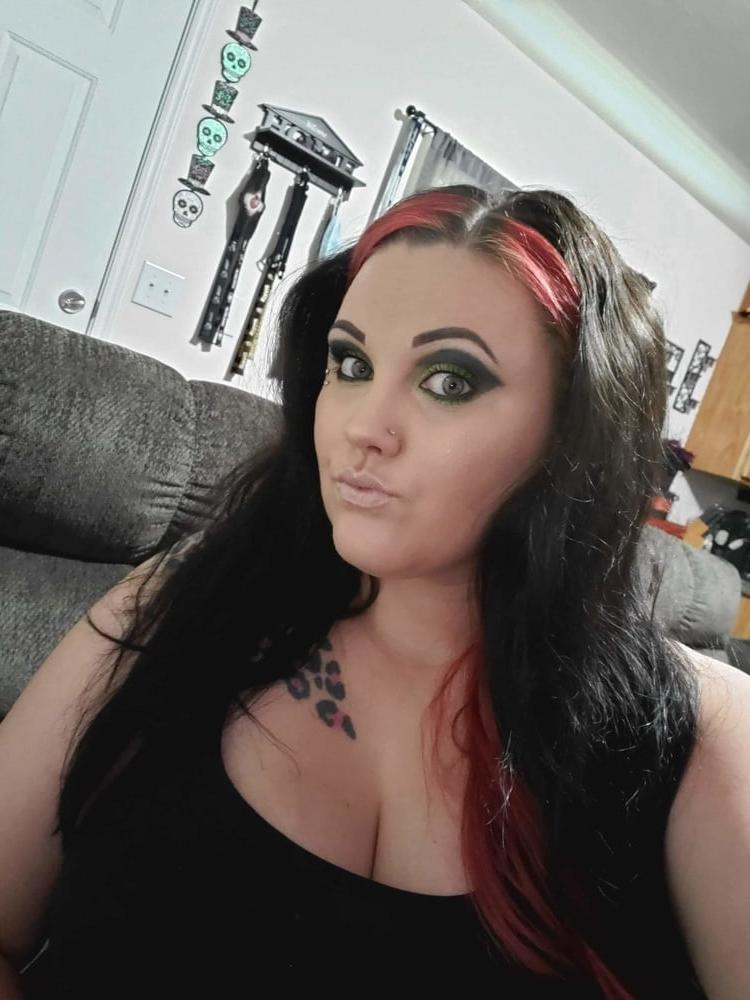 17P White Trash Slut