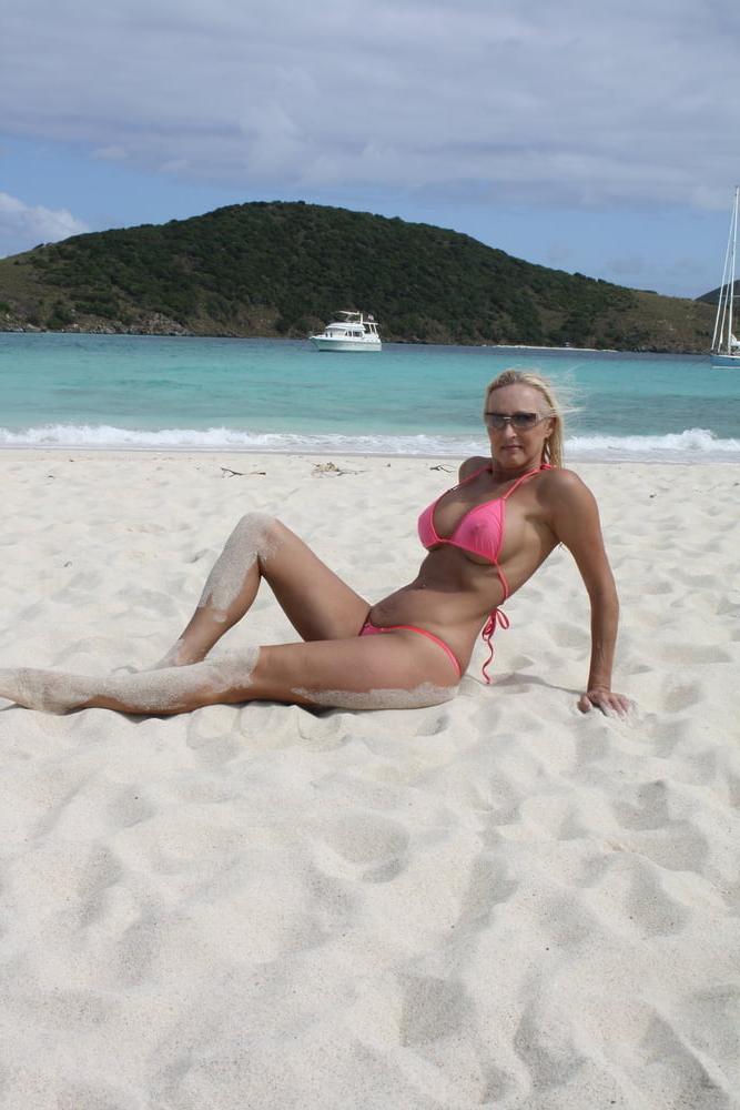 25P Nudist Milfs